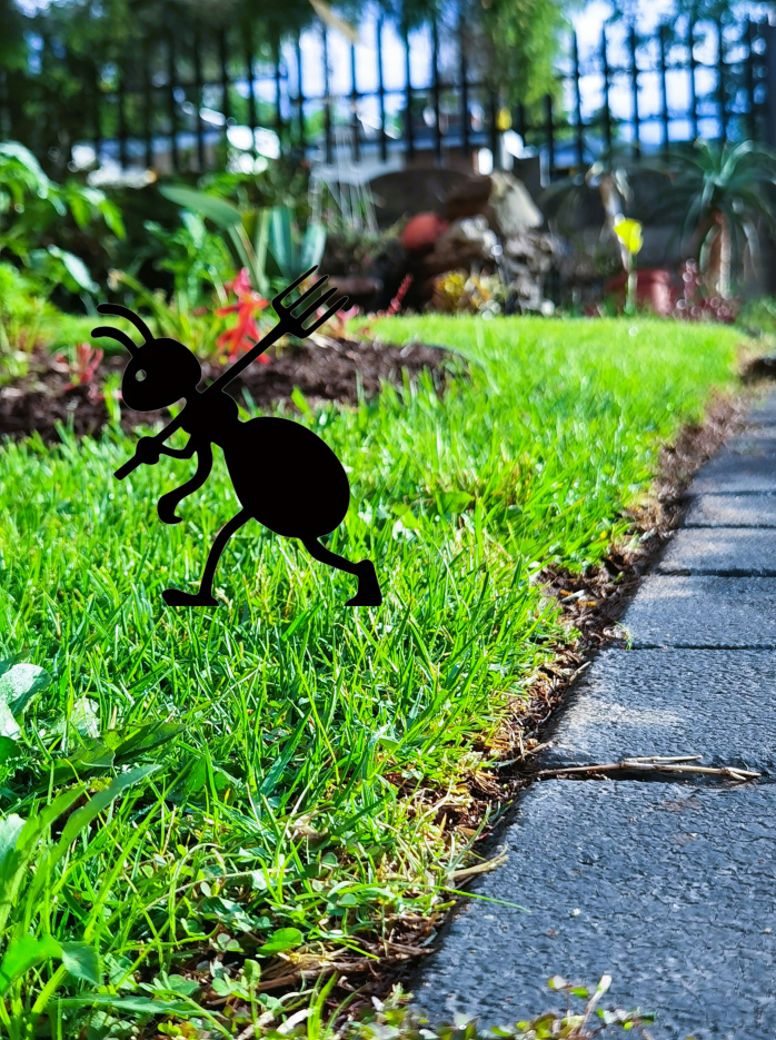 Spooky Iron Ant Garden Decor - Halloween Outdoor